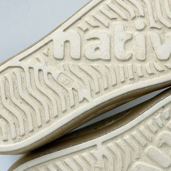 Native Jefferson Beige Gold Slip On Water Safe Shoes - Kids US J3 - Picture 10 of 10